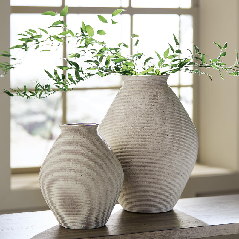  Signature Design by Ashley Hannela A2000514 Vase IMAGE 3